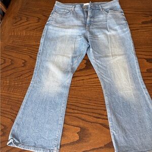 Loft Light Wash Crop Leg Jeans